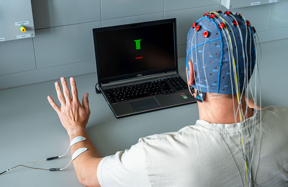 BCI-FES-Set-up_Robin Ritter_LIN BCI-FES-Set-up_Robin Ritter_LIN